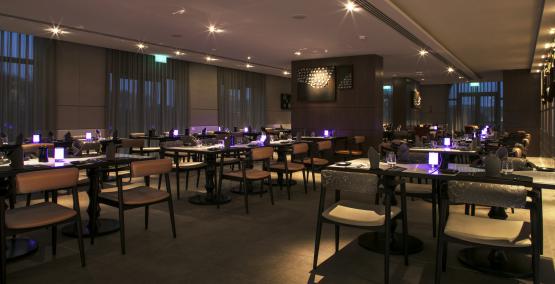 HOST YOUR EVENT AT LE CINQ